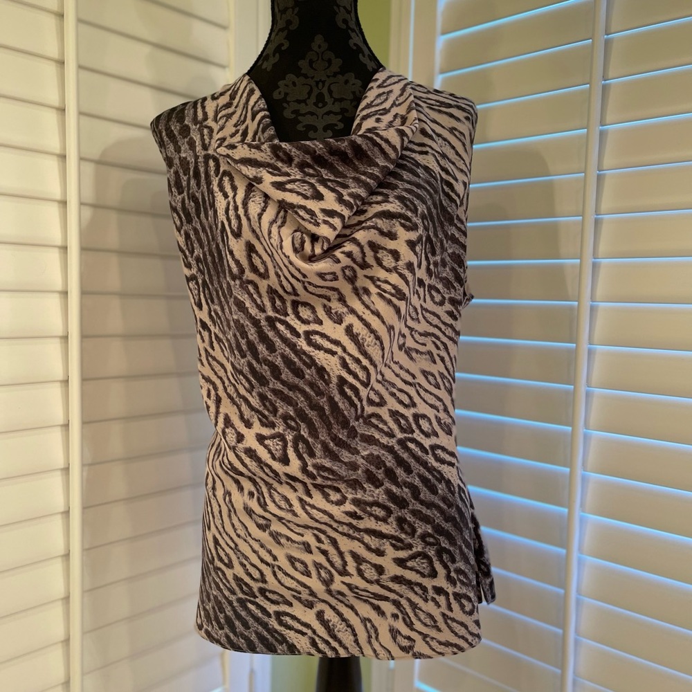 SIZE:XL. Dora by Dora Landa Shirt Sleeve Top